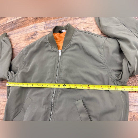 H&M Divided Insulated Bomber Jacket Men's EUR Size Medium, Military Olive Green - Picture 6 of 10